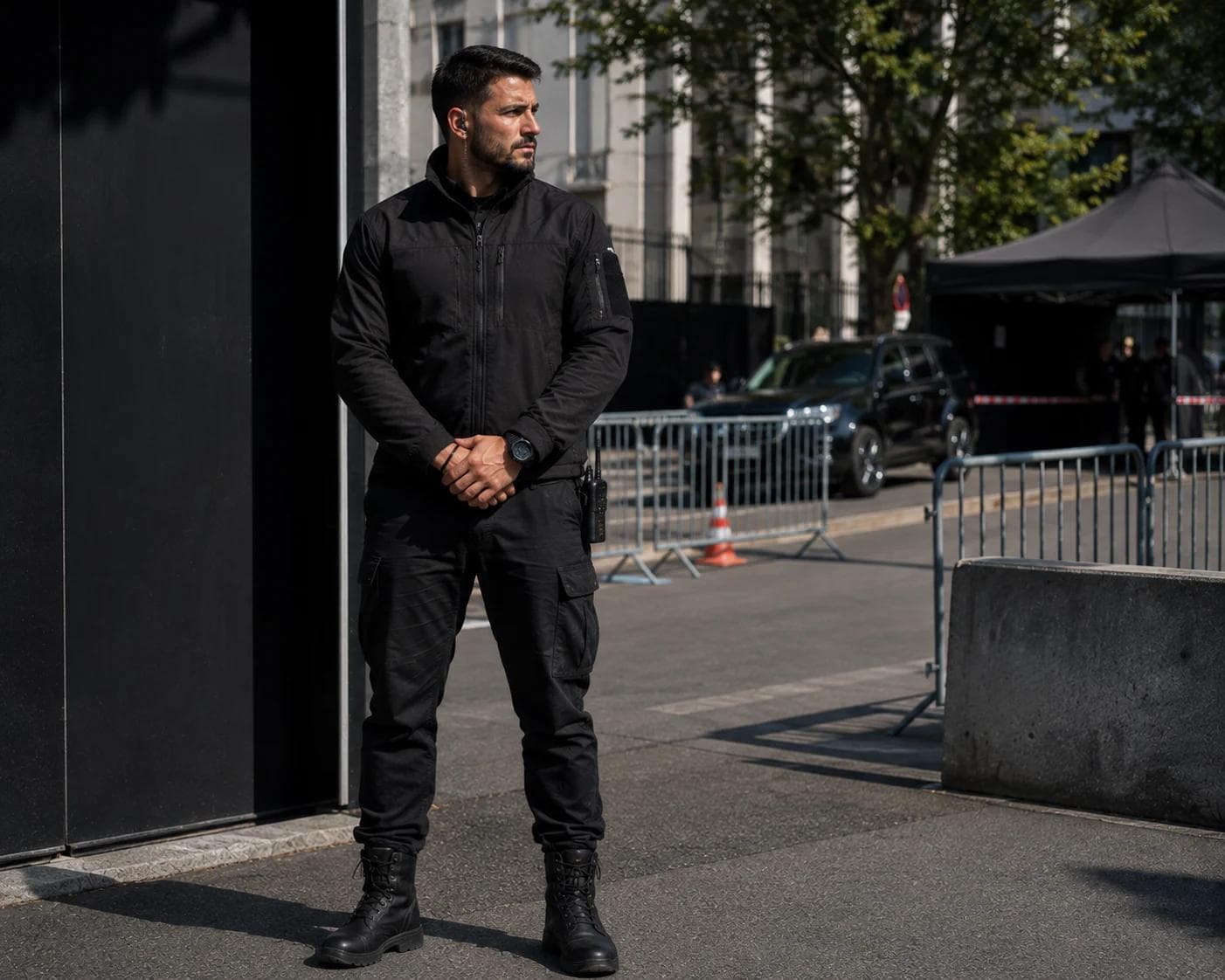 Agent du Cabinet Jadeb sécurisant un périmètre sensible